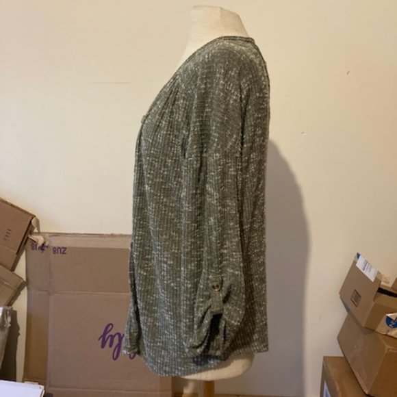 No Boundaries cardigan and tank set - Picture 3 of 15